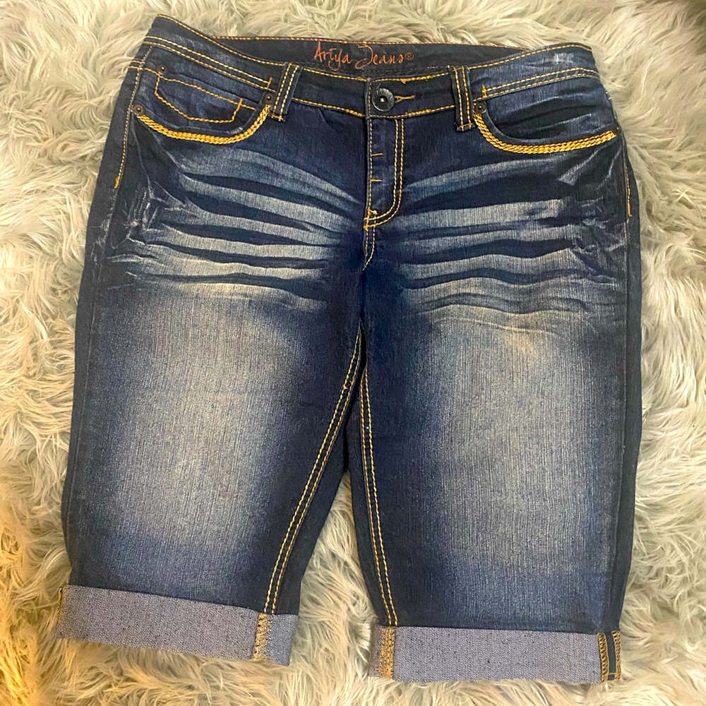 NWOT women Bermuda 11/12